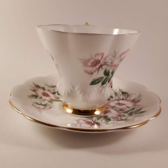 Vintage RARE Alberta Wild rose by Royal Albert teacup and saucer - Picture 6 of 9